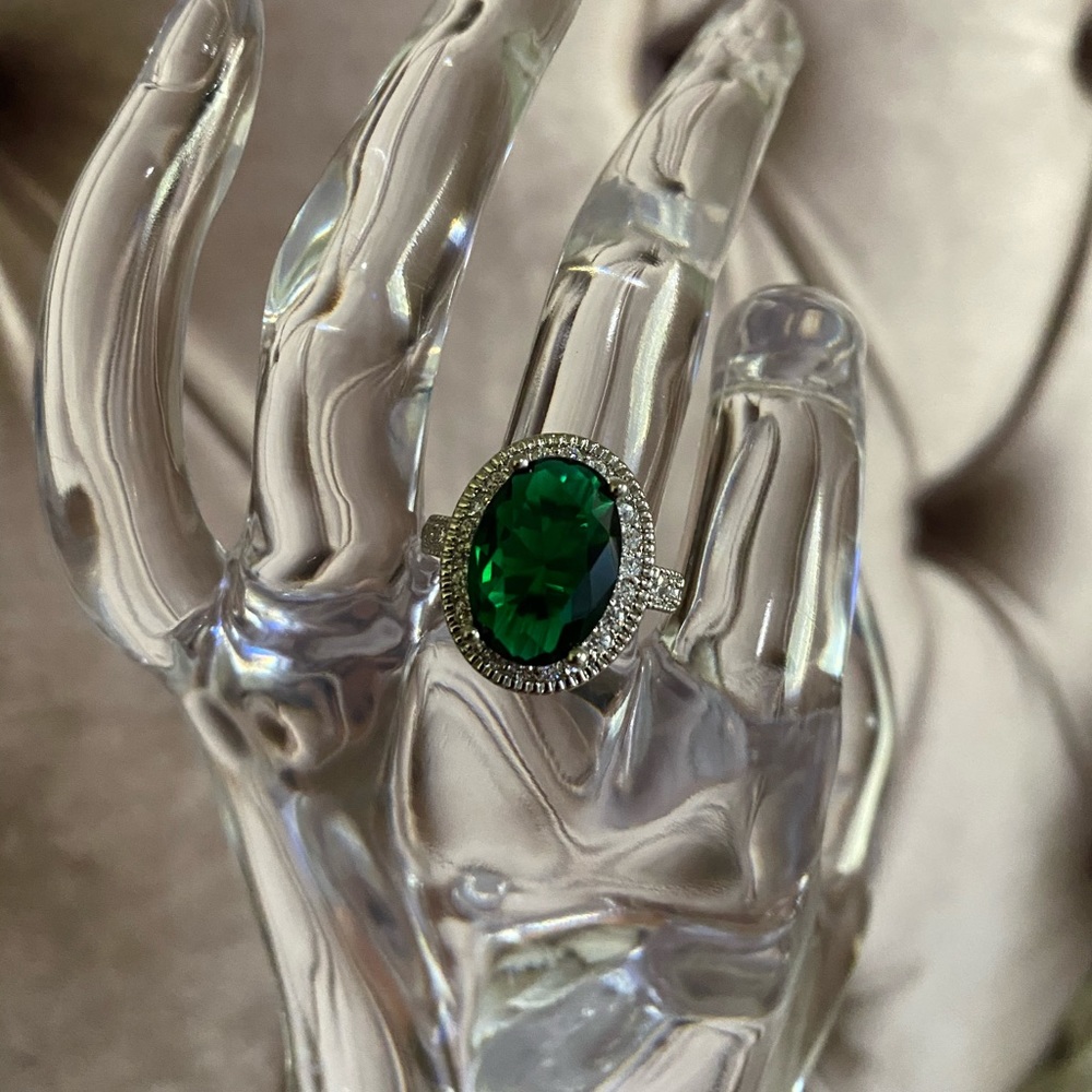 Gorgeous Oval Cut 2.95ct Emerald 925 Silver Ring - Picture 3 of 7